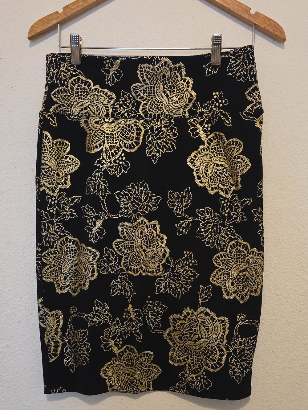 LuLaRoe Black and Gold Floral Pencil Skirt M